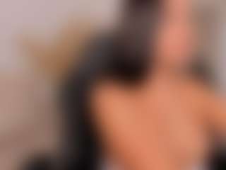 Dezzire's Live Sex Cam Show