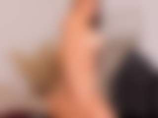Dezzire's Live Sex Cam Show
