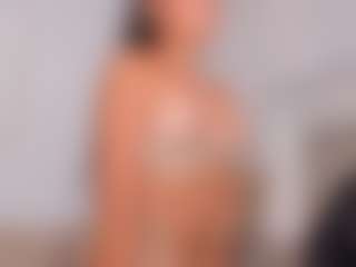Dezzire's Live Sex Cam Show