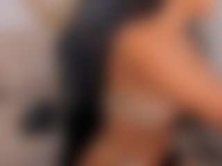 Dezzire's Live Sex Cam Show