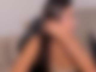 Dezzire's Live Sex Cam Show