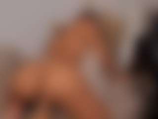 Dezzire's Live Sex Cam Show