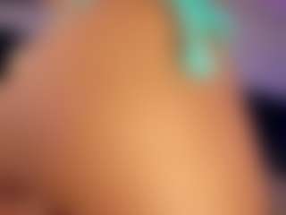 Live cam show with Nayla Potter - Amateur on Milfs Live