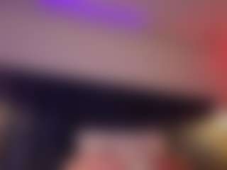 Live cam show with Nayla Potter - Athletic Teen (18+) on Uber Horny