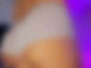 Live cam show with Nayla Potter - Fingers on Dare Cams