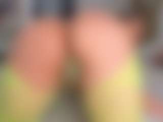 Elianabortt MILF webcam performer live streaming
