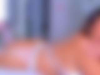 Live cam show with Elianabortt - Living Room on Camsoda