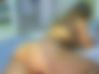 Elianabortt MILF webcam performer live streaming
