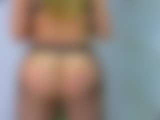 Elianabortt MILF webcam performer live streaming