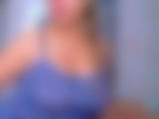 Live cam show with Elianabortt - Shaved Pussy MILF on fuklive.com