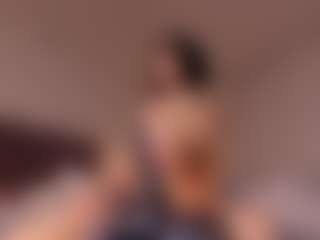 Live cam show with Mila - Brown Eyes on xDating
