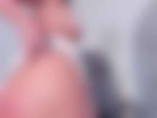 Live cam show with M A R T I N A - College Latina on Camsoda | colombia