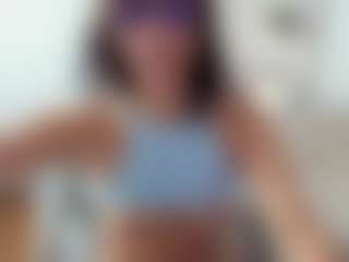 Live cam show with M A R T I N A - Small Tits on studioflirtlive.com