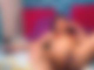 Live cam show with sarawiills - Bedroom on AdultVida.com