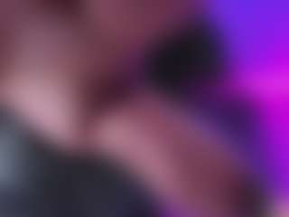 Live cam show with melanyqueen - Athletic on CamSextacy
