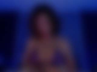 Live cam show with Sra. NATASHA WALKER - Petite on Camsoda