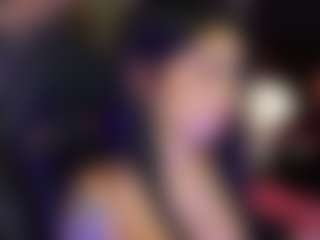 Live cam show with Martina - Average on Camming Site