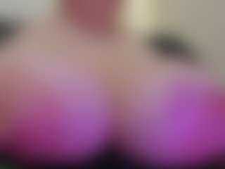 juliana-bigboobs's Live Sex Cam Show