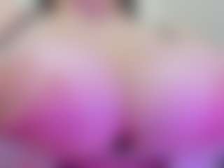 Live cam show with juliana-bigboobs - Green Eyes on Chatstar
