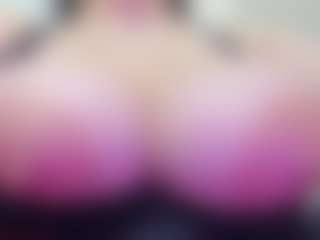juliana-bigboobs's Live Sex Cam Show