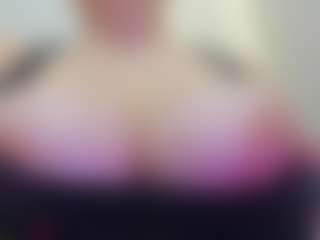 Live cam show with juliana-bigboobs - Handjob on livesuperchat.net