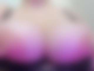 juliana-bigboobs's Live Sex Cam Show