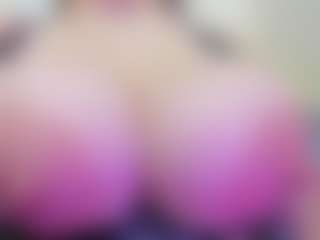 juliana-bigboobs's Live Sex Cam Show