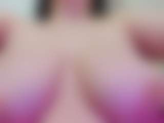 Live cam show with juliana-bigboobs - Shaved on CamwithHer