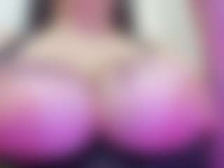 Live cam show with juliana-bigboobs - Oil on LiveSexCams6