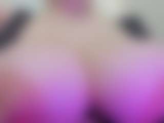 Live cam show with juliana-bigboobs - Oil on Camsoda
