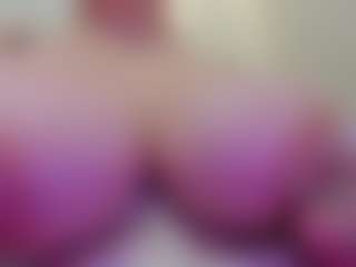 juliana-bigboobs's Live Sex Cam Show
