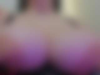 juliana-bigboobs's Live Sex Cam Show
