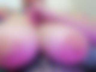 Live cam show with juliana-bigboobs - Tittyfuck on TeamSkeetLive