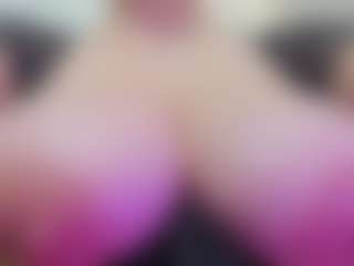 juliana-bigboobs's Live Sex Cam Show