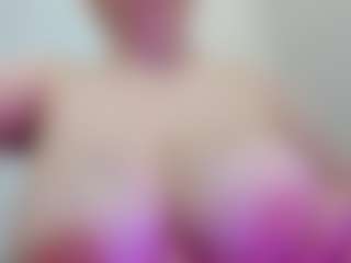 Live cam show with juliana-bigboobs - Shaved Pussy Mature on Camsoda Late Night