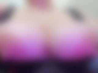 juliana-bigboobs's Live Sex Cam Show