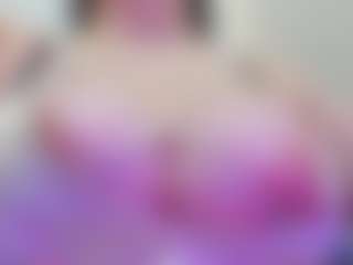 Performer in webcam MILF juliana-bigboobs in streaming live