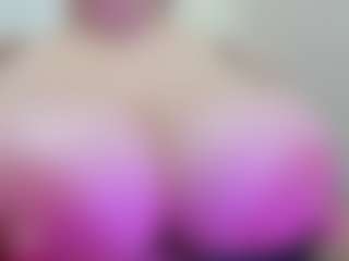 juliana-bigboobs MILF webcam performer live streaming