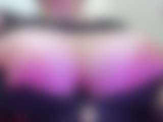 Live cam show with juliana-bigboobs - Mature Middle Aged on Milf Play