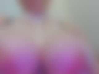 juliana-bigboobs's Live Sex Cam Show