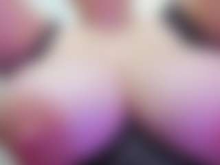 Live cam show with juliana-bigboobs - Lovense on Camsoda