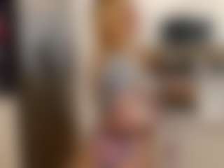Live cam show with blondiewithanass - Small Ass on wildcum.com