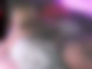 Live cam show with blondiewithanass - Green Eyes on Gym Cam Girls