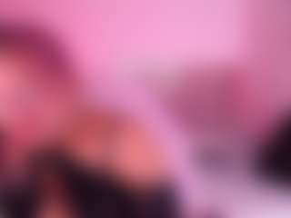 Salome MILF webcam performer live streaming