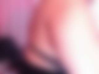 Salome MILF webcam performer live streaming
