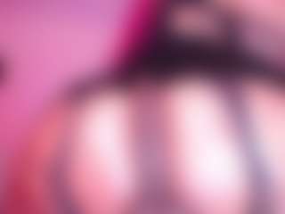 Salome MILF webcam performer live streaming