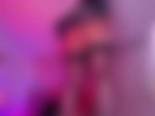 Salome MILF webcam performer live streaming