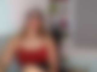 Live cam show with briannalorens - Living Room on Camsoda