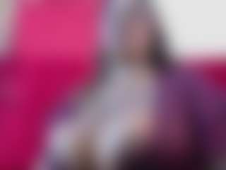 Live cam show with Harley evans - Thick on Camsoda