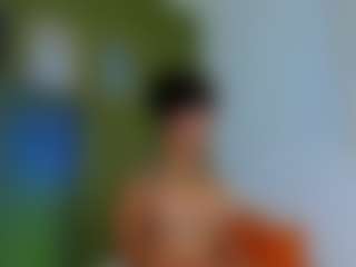 Live cam show with Karlyee - Double Penetration on milfzrlive.com